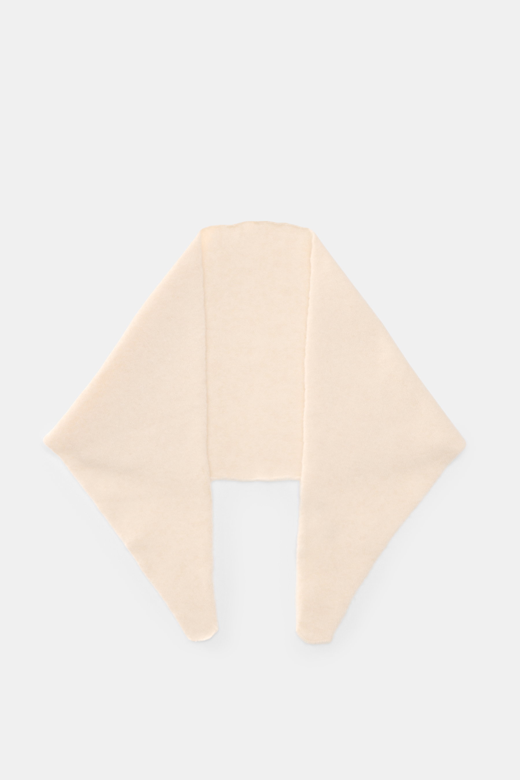 Top-down view of a soft, sand-colored Filippo de Laurentiis Bandana sand knitted scarf with a medium-fine pattern.

<p>This soft bandana by FILIPPO DE LAURENTIIS is knitted from a noble material composition and is a practically lightweight scarf for the t
