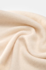Close-up top-down view of the soft, sand-colored Filippo de Laurentiis Bandana sand, showing its medium-fine knit pattern and voluminous texture.

<p>This soft bandana by FILIPPO DE LAURENTIIS is knitted from a noble material composition and is a practica