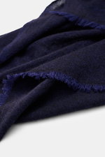 Close-up top-down view of the Altea Cashmere scarf navy showing pure cashmere fabric with very soft feel, fine lightweight quality, narrow fringed edge, dimensions approx. 192 cm x 65 cm.
