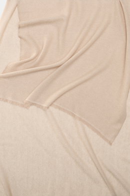 Altea Cashmere scarf beige shown from above, draped to display pure cashmere, very soft feel, fine lightweight quality, narrow fringed edge, dimensions approx. 192 cm x 65 cm.