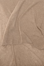 Altea Cashmere Schal beige meliert, Detailaufnahme von oben, Strick aus reinem Cashmere, sehr weicher Griff, leichte Qualität, Fransenkante, 180x70 cm