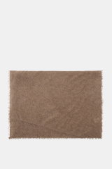 Altea Cashmere Schal graubraun meliert, flach liegend von oben fotografiert, Strick aus reinem Cashmere, sehr weich, leicht, mit Fransenkante, 180x70 cm.