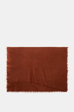 Altea Cashmere Schal rostbraun, flachliegend von oben fotografiert, Strick aus reinem Cashmere, sehr weicher Griff, leichte Qualität, ca. 180x70 cm, Fransenkante.