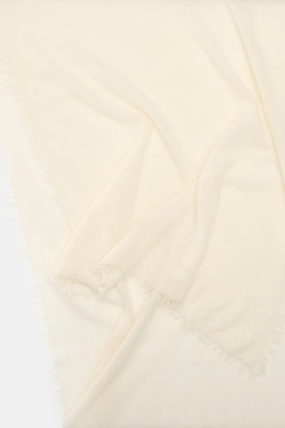 Altea Cashmere Schal creme aus reinem Cashmere, feine, leichte Qualität mit weichem Griff, umlaufender Fransenkante, ca. 180x70 cm, liegend fotografiert.