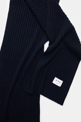 Close-up top view of the FTC Cashmere scarf navy showing wide rib knit pattern and large woven label, soft pure cashmere.

Description: <p>An elegant, sustainably produced accessory for cold days: This scarf with rib knit pattern by FTC is made of luxurio