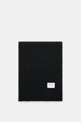 Top-down view of FTC Cashmere scarf anthracite in wide rib knit pattern with logo label, soft pure cashmere, approx. 185x36 cm.

<p>An elegant, sustainably produced accessory for cold days: This scarf with rib knit pattern by FTC is made of luxurious, pur