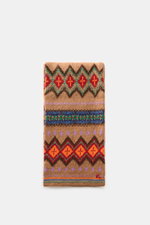 Gefalteter Polo Ralph Lauren Schal hellbraun/rot/orange gemustert mit Fair-Isle Strickmuster, RL-Stickung, aus Wolle, Baumwolle, Leinen, frontal fotografiert.