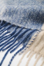 Close-up view from above of the 04651/ A trip in a bag Scarf 'Color Block Scarf' blue melange/beige/cream showing soft fabric and fringed hem.

Description: 
<p>Essential winter must-have: The noble scarf from 04651/ A TRIP IN A BAG becomes a favorite pie