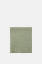 04651/ A trip in a bag Cashmere Schal salbei, klassisch patentgestrickt, reiner Cashmere, weich, feines Strickbild, flach von oben fotografiert, ca. 162x32 cm, Made in Italy