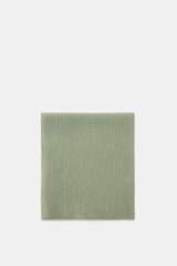 04651/ A trip in a bag Cashmere Schal salbei, klassisch patentgestrickt, reiner Cashmere, weich, feines Strickbild, flach von oben fotografiert, ca. 162x32 cm, Made in Italy