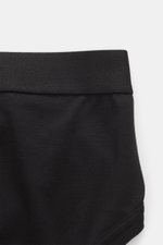 Tom Ford Sport Slip schwarz, Detailaufnahme von oben, elastische Baumwolle, weicher Griff, körpernah, breiter Bund mit TOM FORD-Stitching, seitlicher Eingriff.