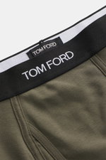 Nahaufnahme der Tom Ford Boxershorts graugrün von oben, sportlich, slim fit, elastischer Bund mit TOM FORD-Stitching, seitlicher Eingriff, weiche Baumwolle.