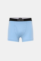 Tom Ford Boxershorts hellblau aus elastischer Baumwolle, Slim Fit, mit weichem Griff, seitlichem Eingriff, elastischem Bund und TOM FORD-Stitching, frontal fotografiert.