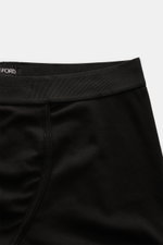Tom Ford Boxershorts schwarz, sportlich, monochrom, Slim Fit, elastische Baumwolle, weicher Griff, elastischer Bund mit TOM FORD-Stitching, seitlicher Eingriff, Nahaufnahme von oben.