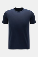Front view of Tom Ford Rundhals-Unterhemd navy, a navy blue t-shirt with Rundhalsausschnitt, Extra Slim Fit, jersey aus Baumwolle, komfortabler Stretch-Anteil, weicher, leichter Griff, and kleines Label-Patch am Saum.