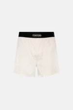 Tom Ford Seiden-Boxershorts offwhite mit schwarzem Samt-Bund und Logo, Slim Fit, seitlicher Eingriff, edle Seide mit Stretch, frontal fotografiert.