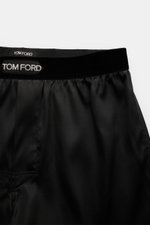 Tom Ford Seiden-Boxershorts schwarz aus edler Seide mit elastischem Samt-Bund und Logo, seitlicher Eingriff, Slim Fit, Detailansicht von oben.