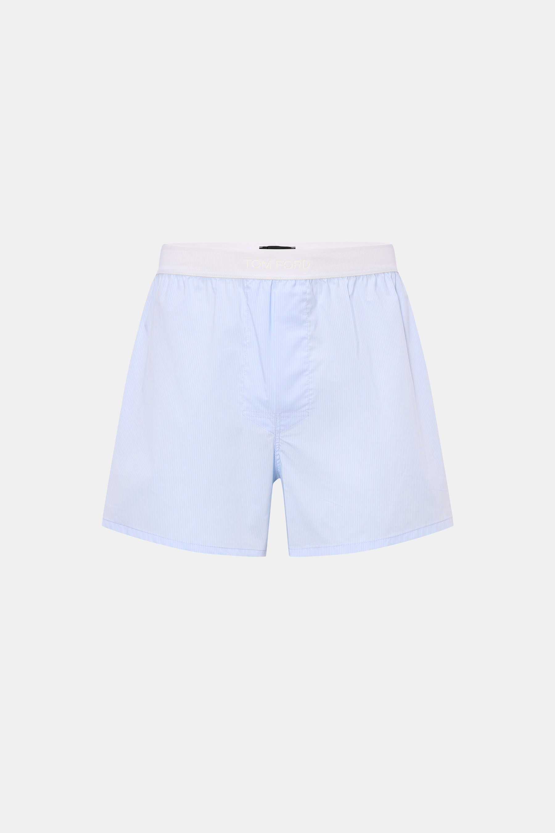 Tom Ford Boxershorts hellblau/weiß gestreift, sportlich slim fit mit feinem Streifenmuster, elastischer Bund mit Logo, seitlicher Eingriff, frontale Ansicht.