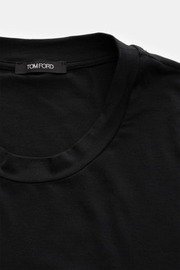 Close-up front view of Tom Ford Rundhals-Unterhemd weiß, a black T-shirt with round neckline, soft cotton-modal blend, regular fit, and small TOM FORD label on the hem.

Description: <p>Cleanes Basic mit Rundhalsausschnitt: Das komfortable T-Shirt aus hoc