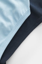 Tom Ford Sport Slips 2er-Set navy/hellblau, Nahaufnahme seitlich fotografiert, elastische Baumwolle, weicher Griff, Slim Fit, elastischer Bund mit TOM FORD-Stitching, seitlicher Eingriff