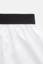 Tom Ford Boxershorts weiß in Slim Fit, aus reiner Baumwolle mit elastischem Bund und seitlichem Eingriff, frontal fotografiert.
