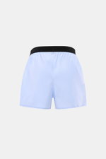 Rückansicht der Tom Ford Boxershorts hellblau mit elastischem schwarzen Bund und seitlichem Eingriff, Slim Fit aus reiner Baumwolle.