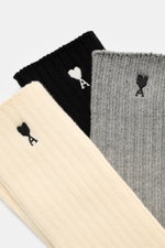 Ami Paris Strümpfe 3er-Set creme/grau/schwarz, Detailaufnahme von oben, Rippstrick mit Herz-Stitching, Baumwolle-Microfaser-Mix, breites Bündchen.