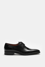 Santoni Lackleder Derby schwarz in glänzendem Lackleder, rahmengenäht, schmal zulaufend, offene Drei-Loch-Schnürung, Seitenansicht.