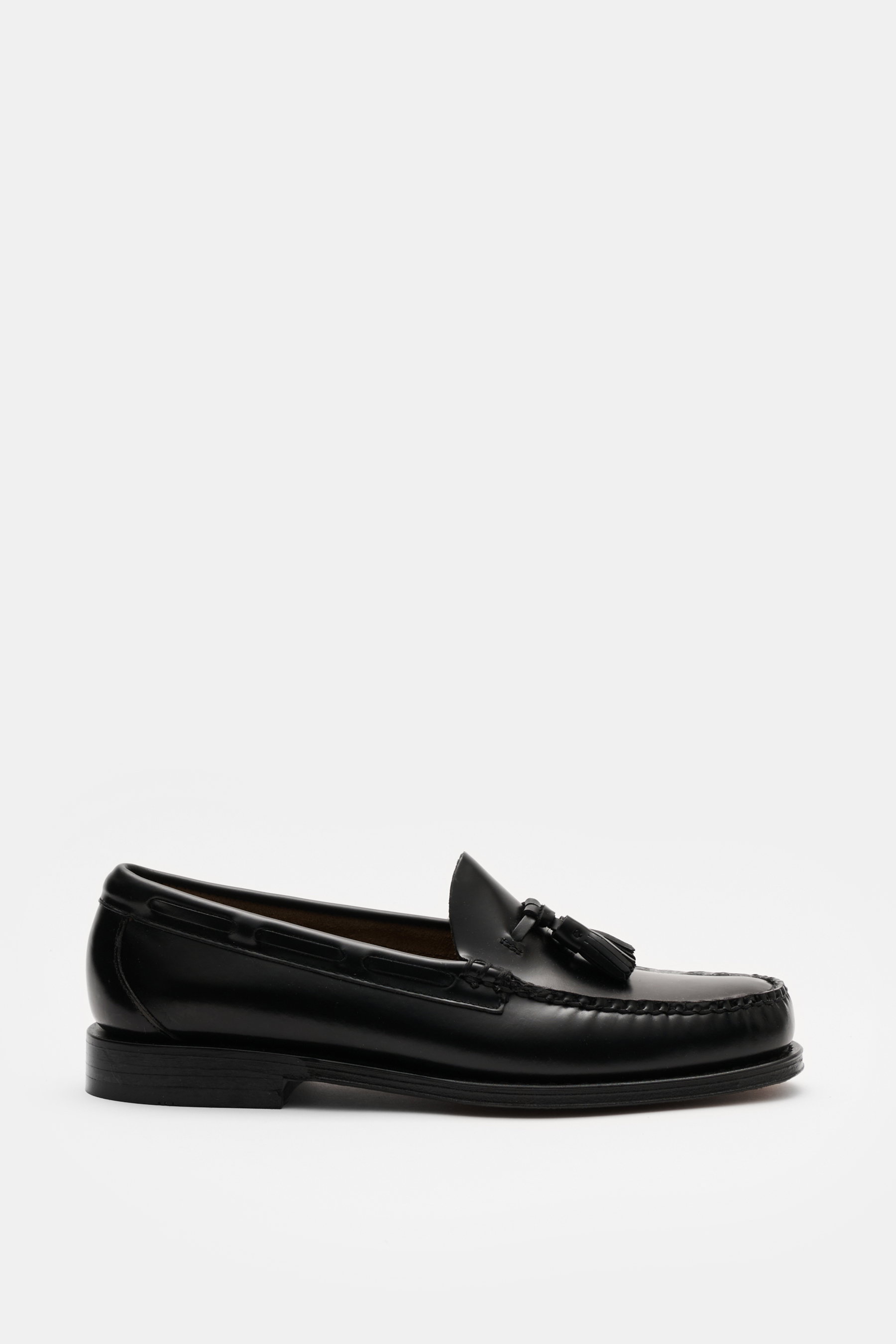 G. H. Bass Tassel Loafer schwarz aus edlem Glattleder, seitlich fotografiert mit typischer Tassel, Zierschnürung, Lederfutter und Ledersohle.