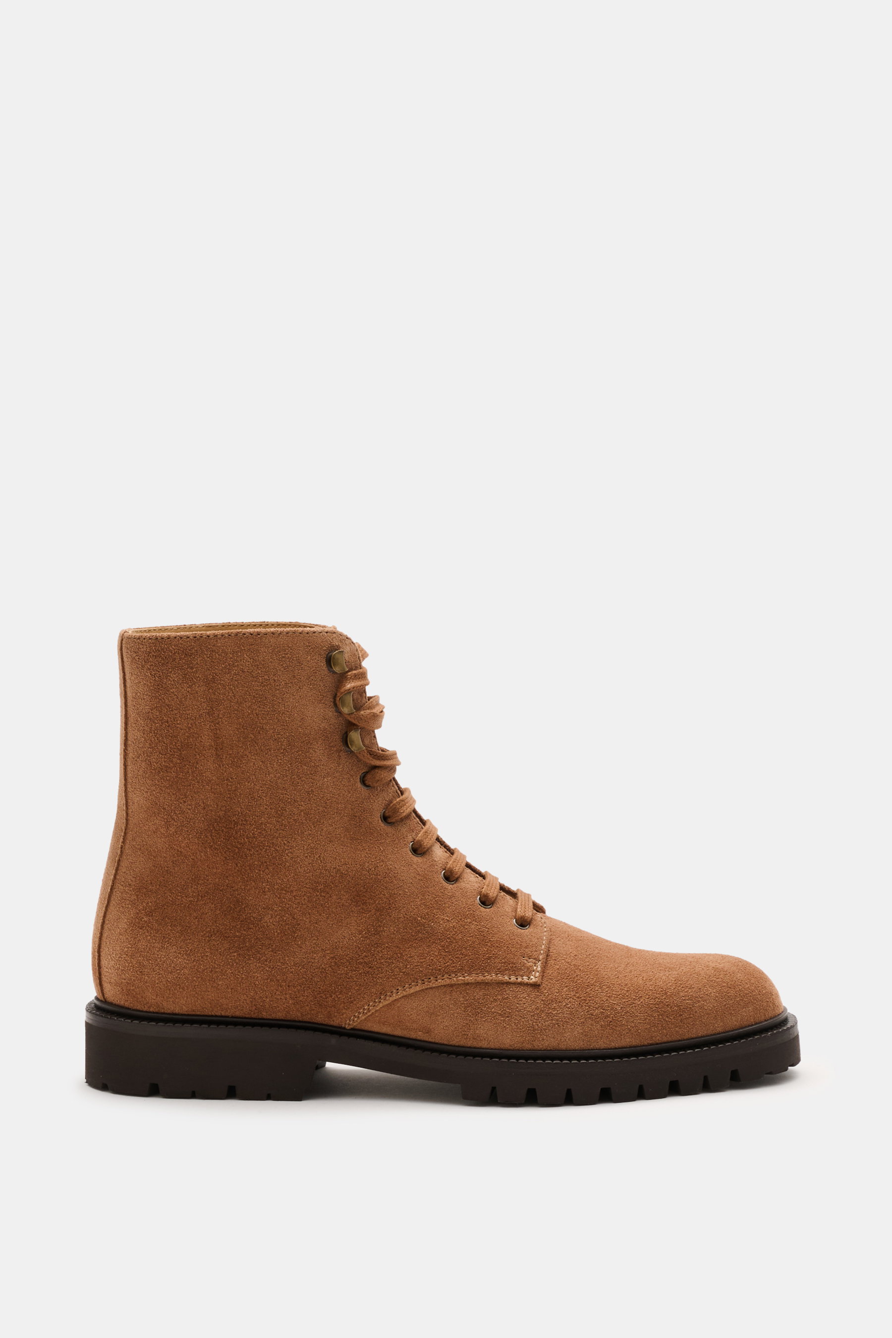 Seitenansicht eines eleganten Brunello Cucinelli Schnürboots braun aus geschmeidigem Veloursleder mit neun-Loch-Schnürung, ledernem Innenfutter und profilierter Kautschuksohle.