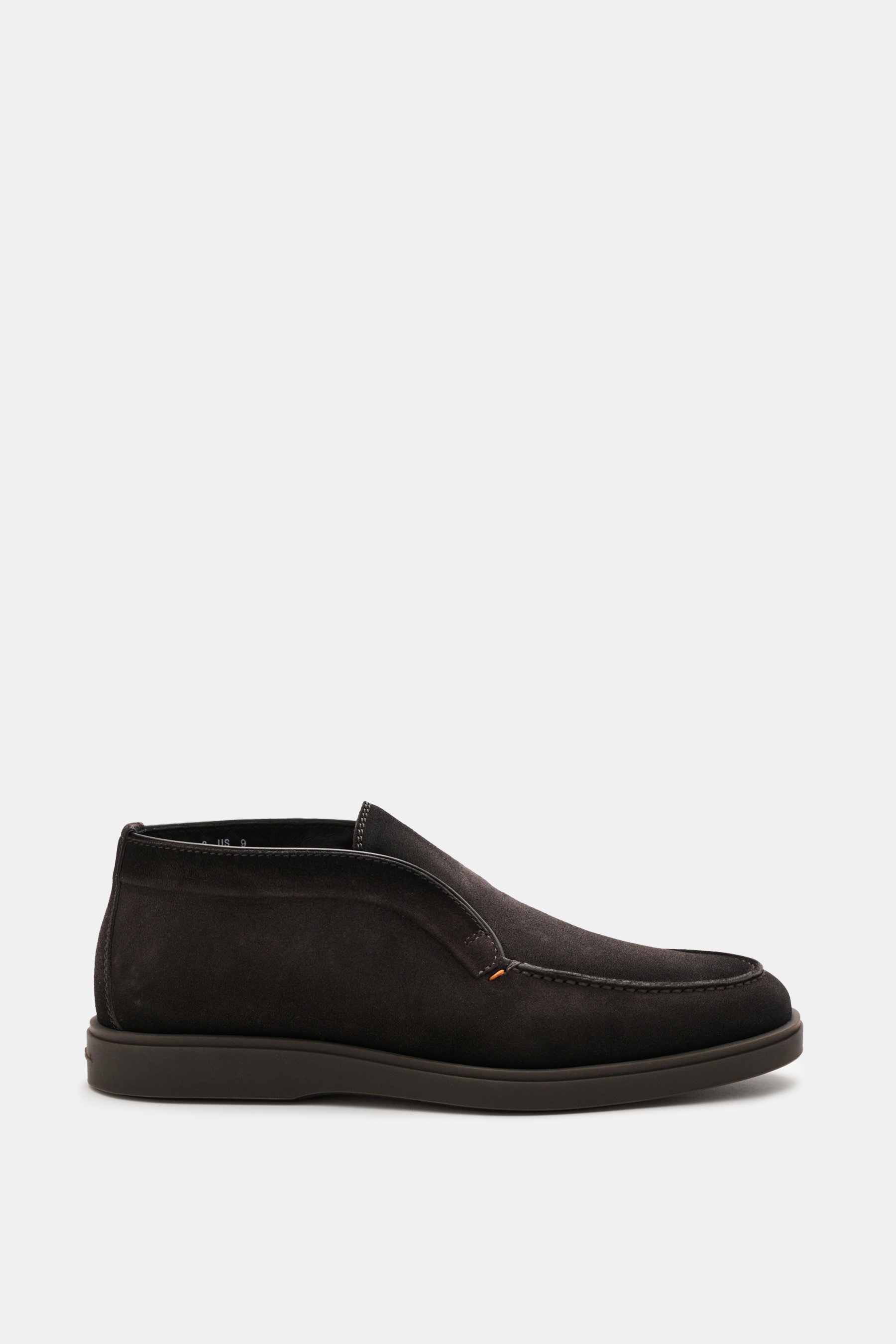 Santoni Desert Boot 'Detroit' graubraun aus feinem Veloursleder, Ziernaht, schmal zulaufend, mit Lammfellfutter und flexibler Kautschuksohle, Seitenansicht.