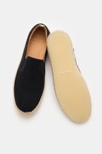 Officine Creative Espadrilles 'Bowline' navy aus geschmeidigem Veloursleder, Bast-Umrandung, flexible Kautschuksohle, von oben fotografiert.