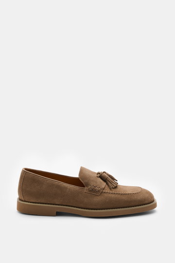 Doucal's Tassel Loafer 'Visone' braun aus feinem Veloursleder seitlich fotografiert, mit Steppnaht, Tassel, Lederfutter, Gummisohle.