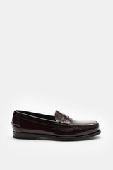 Church's Penny Loafer 'Rowley' bordeaux seitlich fotografiert, poliertes Glattleder, Ziernähte, Penny-Strap, schmale Silhouette, Lederlaufsohle, Goodyear-welted.