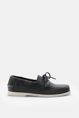 Sebago Loafer 'Portland' dark navy, seitliche Ansicht, Bootsschuh aus robustem Leder mit schmal zulaufender Silhouette, Schnürband, Ziernaht, ledernem Innenfutter und flexibler Gummisohle.