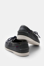Sebago Loafer 'Portland' dark navy aus robustem Leder mit schmaler Silhouette, Schnürung, Ziernaht, Lederfutter, Gummisohle, seitliche Ansicht.