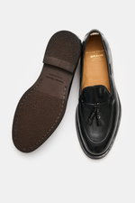 Officine Creative Tassel Loafer 'Opera Flexi' braun shown from top and sole views, polished leather, slim silhouette, Goodyear-welted, tassels, grosgrain loop, leather lining, natural rubber sole.