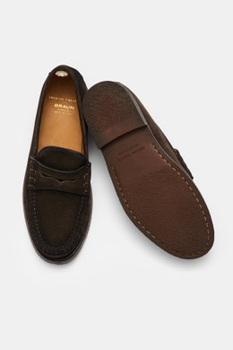 Officine Creative Penny Loafer 'Balfron Flexi 001' dunkelbraun aus Veloursleder, Ansicht von oben und Sohle mit Naturkautschuk, schmal zulaufend.