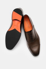 Top and sole views of Santoni Oxford shoes dark brown in premium smooth leather with tapered silhouette and closed five-eyelet lacing.

Description:  
<p>Classic, elegant, timeless: These elegant, Italian-made Oxford shoes with a leather sole from SANTONI