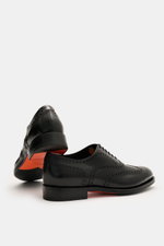 Santoni Oxford 'Collin' schwarz, seitliche und untere Perspektive, Glattleder, Full-Brogue, Sechs-Loch-Schnürung, Goodyear-welted, Kautschuksohle.