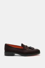 Santoni Tassel Loafer 'Easy On' dunkelbraun seitlich fotografiert, feines Veloursleder, Leder-Tassel, geflochtene Paspel, orangenes Innenfutter, Kautschuksohle.