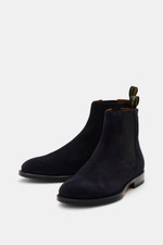 Doucal's Chelsea Boot 'Orvieto Flex' navy aus feinem Veloursleder, schmal zulaufende Silhouette, elastische Einsätze, ledernes Innenfutter, Ledersohle mit Kautschuk, seitliche Nahaufnahme.