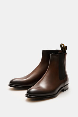 Doucal's Chelsea boot 'Orvieto Flex' brown shown from front-side angle, featuring noble smooth leather, narrow tapered silhouette, elastic inserts, leather lining, and leather sole with rubber parts.