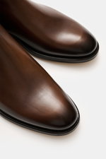 Close-up top-front view of Doucal's Chelsea boot 'Orvieto Flex' brown, featuring noble smooth leather, narrow tapered silhouette, elastic inserts, leather lining, and leather sole with rubber parts.