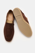 Top-down view of Tom Ford Espadrilles dunkelbraun in soft dark brown velour leather, showing decorative stitching on the toe cap, espadrille-style edging, leather lining, and flexible rubber sole, ideal for summer comfort. <p>Ideal für den Sommerurlaub: M