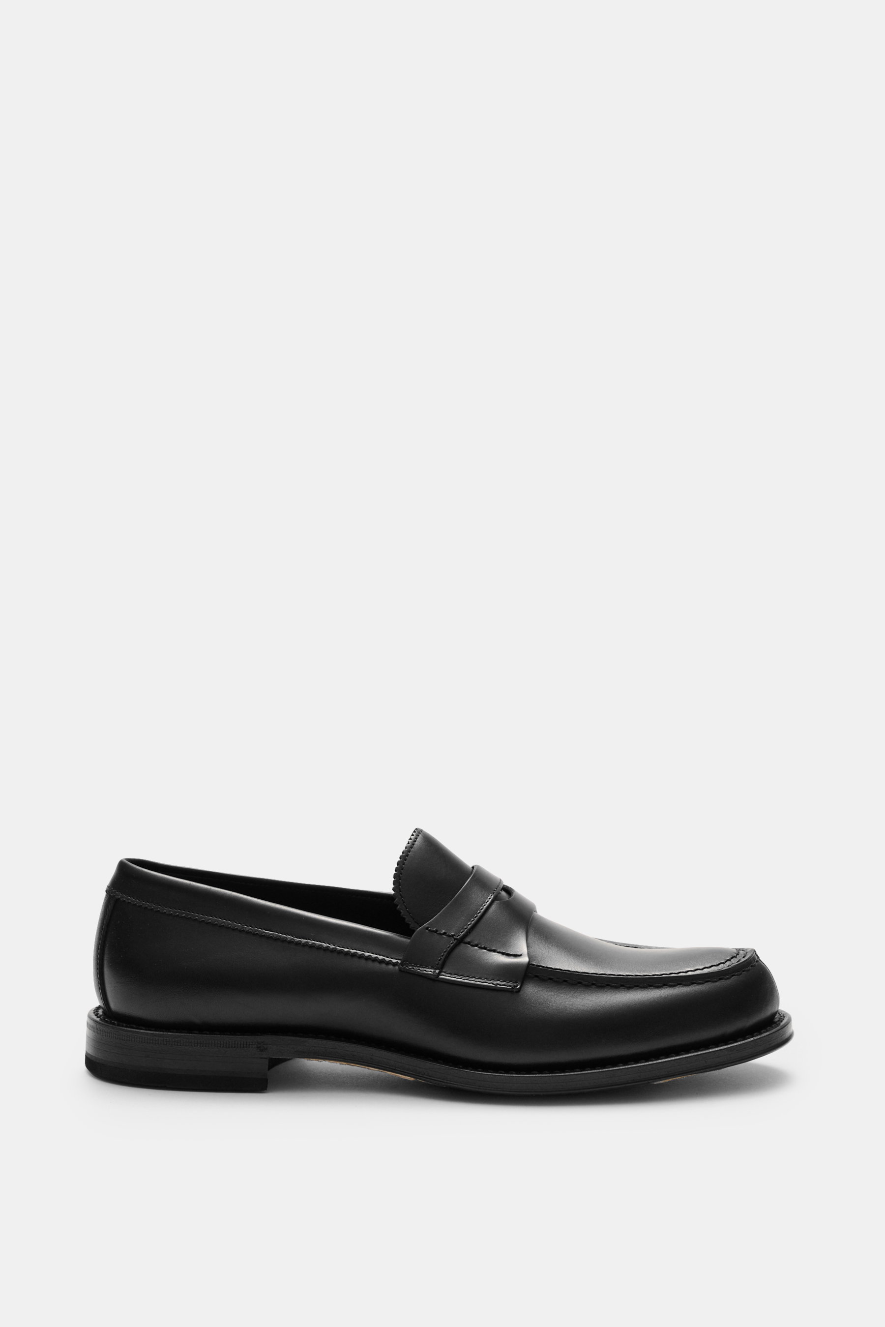 Fabi Penny Loafer 'Villem' schwarz seitlich fotografiert, Kalbleder, Flex-Goodyear, Penny-Strap, Ziernaht, Glattlederfutter, gummiverstärkte Ledersohle.