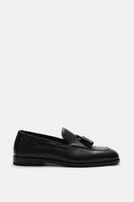 Henderson Tassel Loafer 'Moro Royal' schwarz seitlich fotografiert, Glattleder, schmale Form, Tassels, Ziernaht, Goodyear, Kautschuksohle.