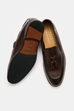 Top and sole view of Henderson Tassel Loafer 'Moro Royal' dark brown in soft leather with tapered silhouette, elegant tassels, and Goodyear welt.