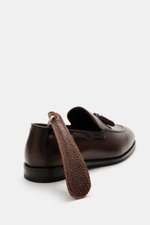 Rear-side close-up of Henderson Tassel Loafer 'Moro Royal' dark brown in soft leather with elegant tassels, tapered silhouette, and decorative toe stitching.