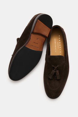 Henderson Tassel Loafer 'Modica' dark brown shown from top and sole view, made of supple suede leather with narrow silhouette, leather tassels, decorative stitching, Goodyear-welted, leather lining, rubber outsole, heel with rubber reinforcement, and incl